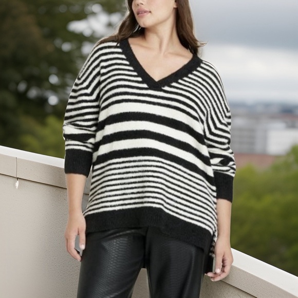 Fuzzy V-Neck Tunic Pullover Sweater - XXL - Picture 4 of 14